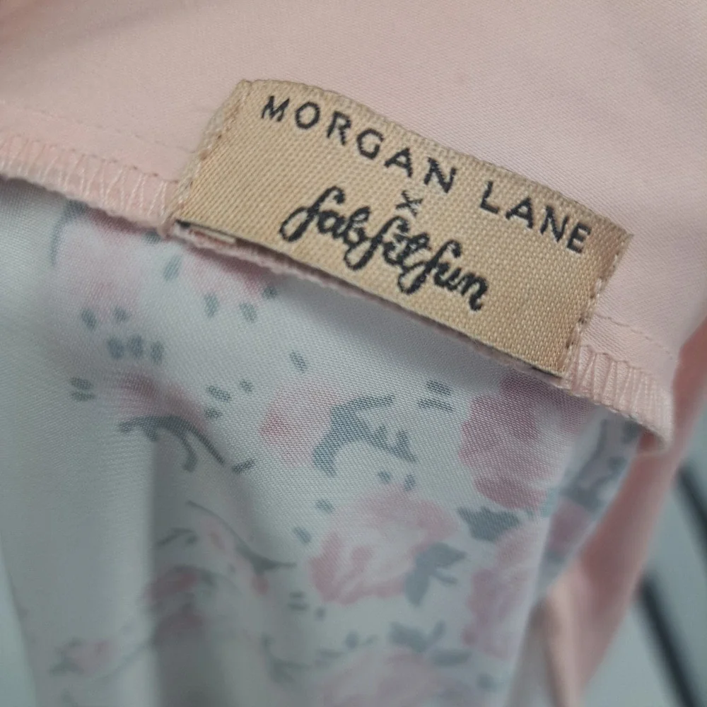 Morgan Lane x FabFitFun Floral Satin Robe White Pink Loungewear Coquette Boho